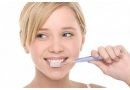 Hay bị chảy máu khi đánh răng